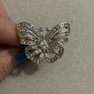 Women’s vintage Beautiful silver tone butterfly w/clear crystals Ring.Size 10.